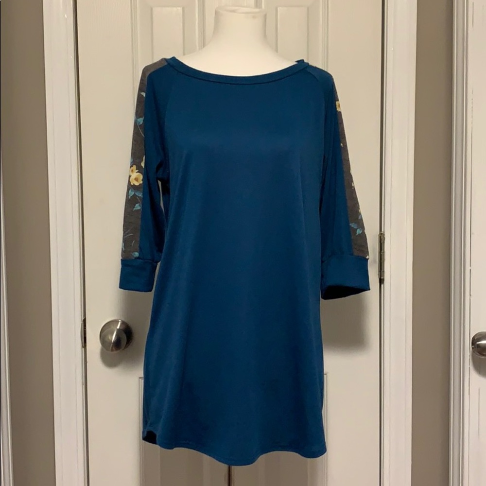 Dusty aqua & sunshine floral sleeve scoop neck top